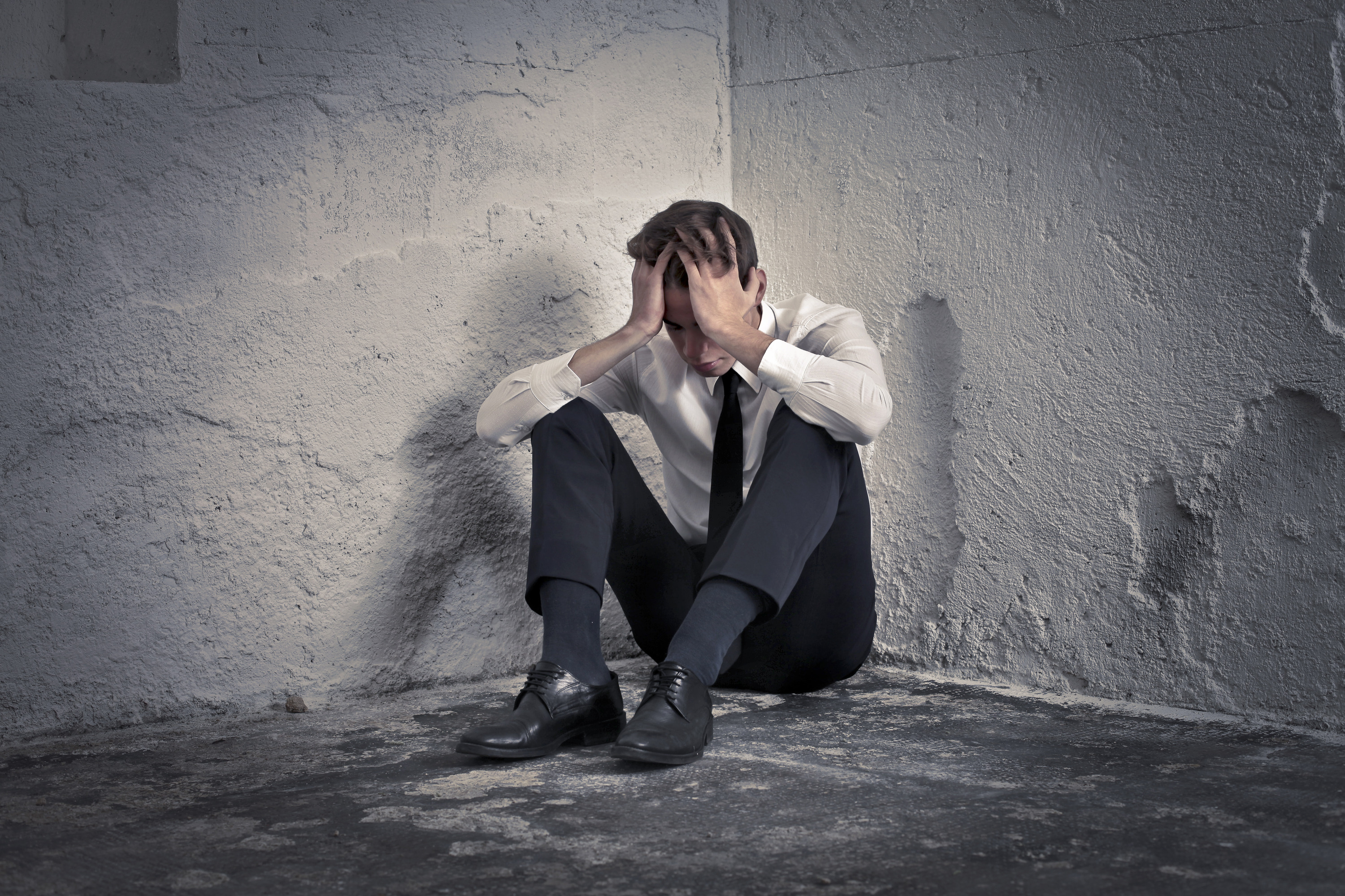 چطور غم و اندوه را شکست بدهیم؛ 8 روش موثر برای رهایی از غم