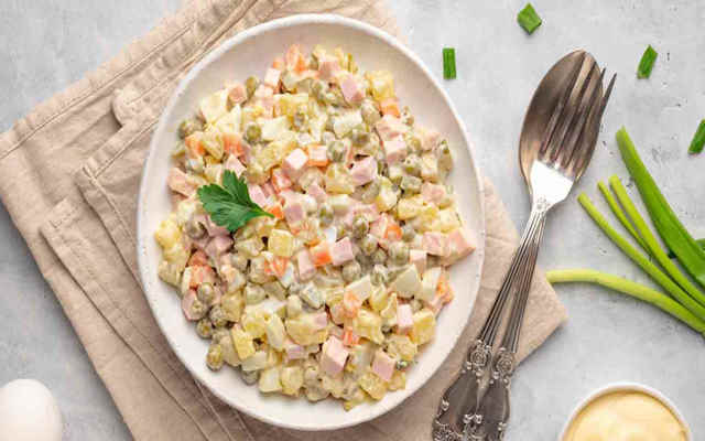 طرز تهیه سالاد سیب زمینی و شوید در یک نگاه