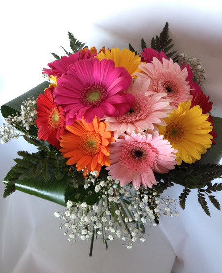 بازگشت دسته‌ گل‌ های عروس قدیمی‌؛ ترکیبی زیبا از گل‌های زینتی ژربرا