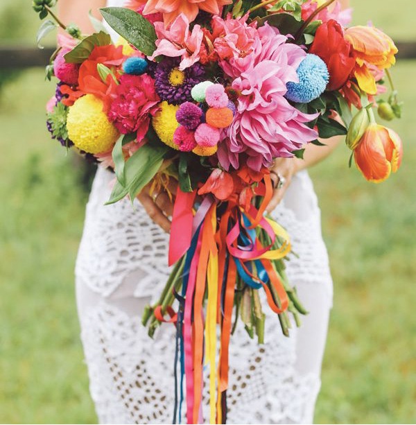 شلیک رنگ‌ها به قلب شب؛ یک دسته‌ گل رنگارنگ برای عروس تابستان