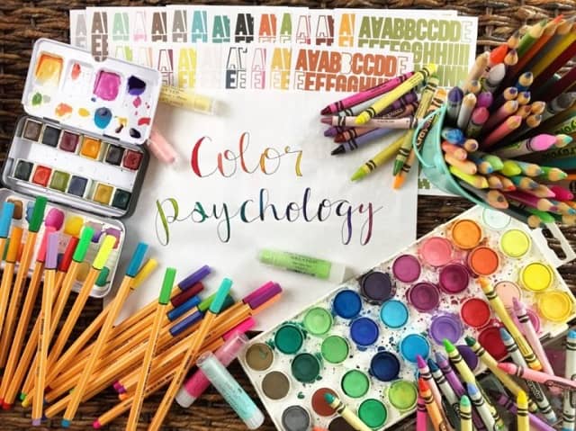 روانشناسی رنگ‌ها در بازاریابی؛ هر رنگ از چه سخن می‌گوید؟
