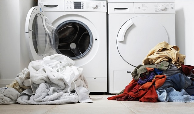 ماشین لباسشویی را پر کنید تا در مصرف آب صرفه جویی شود