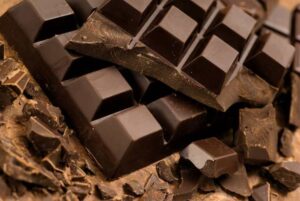 شکلات تلخ رطوبت پوست را حفظ می کند