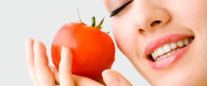 گوجه‌فرنگی از چین و چروک پوست پیشگیری می کند