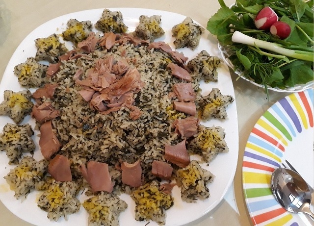 پلو با تن ماهی از غذاهای ایرانی با برنج