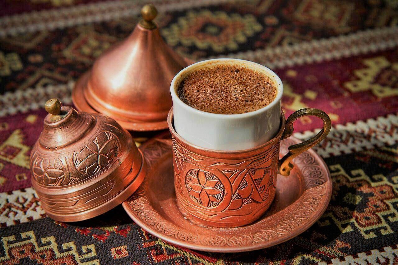 آموزش مرحله به مرحله و ترفندهای دم کردن قهوه ترک یا ارمنی به روش ترک‌ها روی گاز