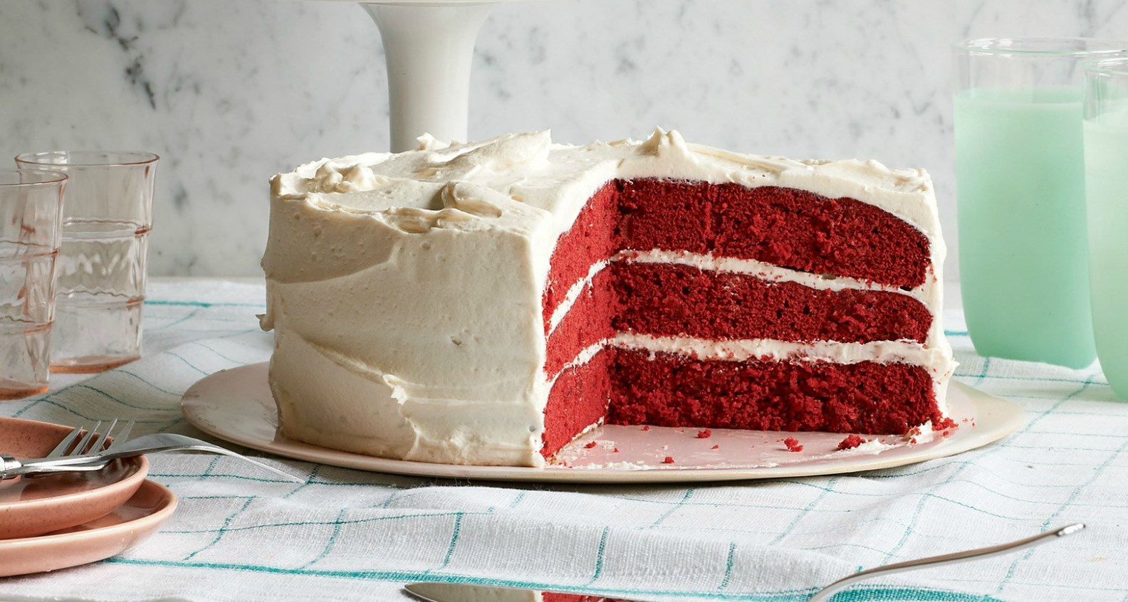 طرز تهیه و تزیین کیک ردولوت و ترفند قرمز شدن کیک با سرکه بدون تغییر طعم کیک