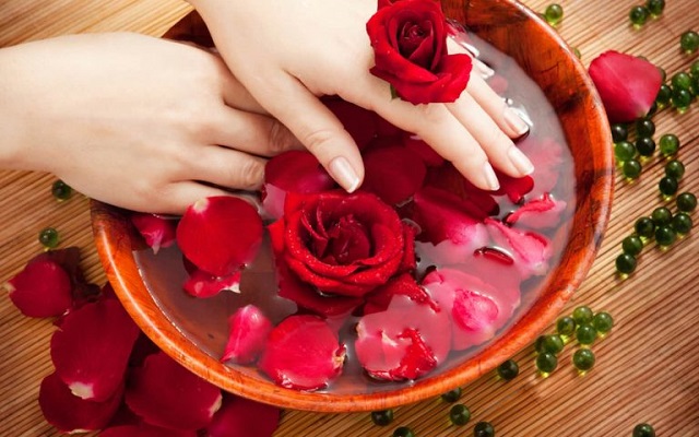عصاره گیاه گل سرخ برای شادابی و جوانی پوست شما