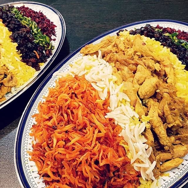 هویج پلو شیرازی زعفرانی مجلسی با مرغ، غذا با برنج