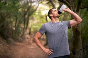 نوشیدن آب ناشتا ؛ بعد از ورزش آب بخورید