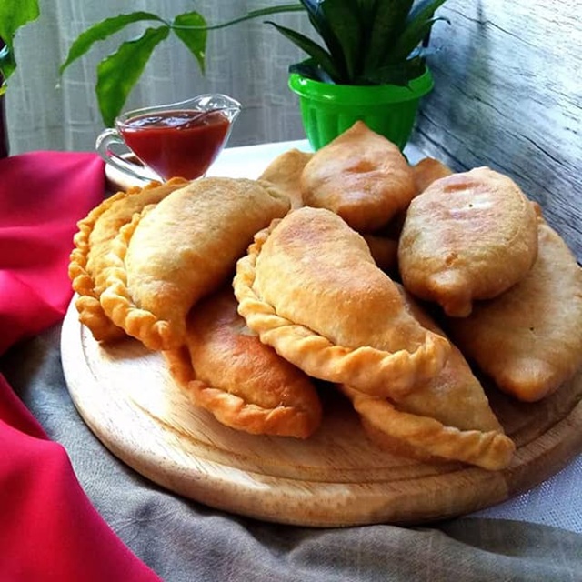 طرز تهیه پیراشکی سیب زمینی در یک نگاه