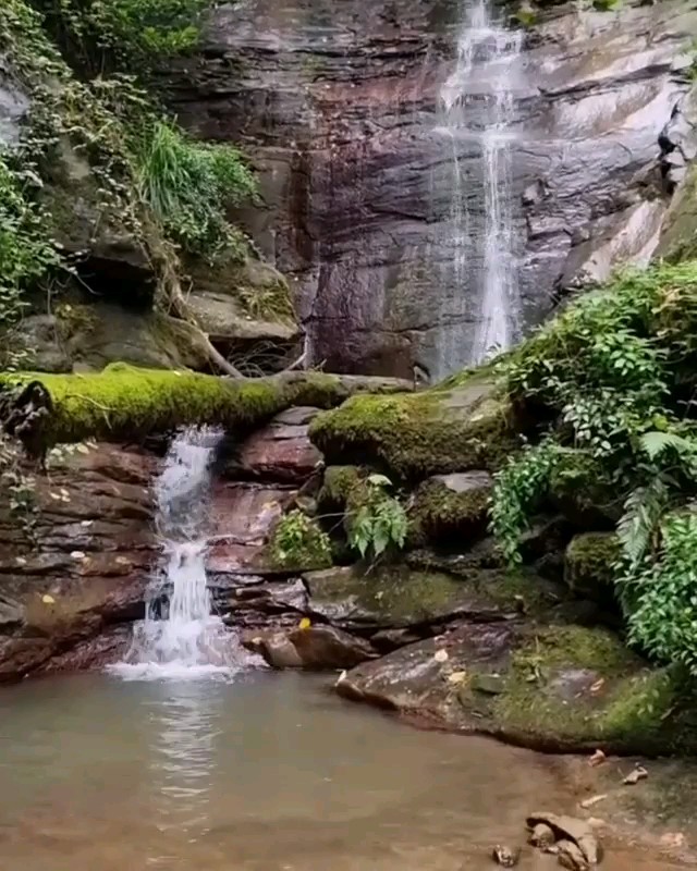 آبشار لاس پشت از جاذبه های گردشگری گیلان