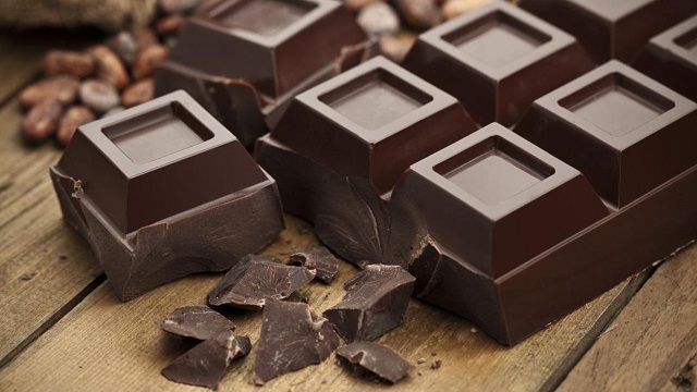 شکلات تلخ برای پیشگیری از سکته قلبی