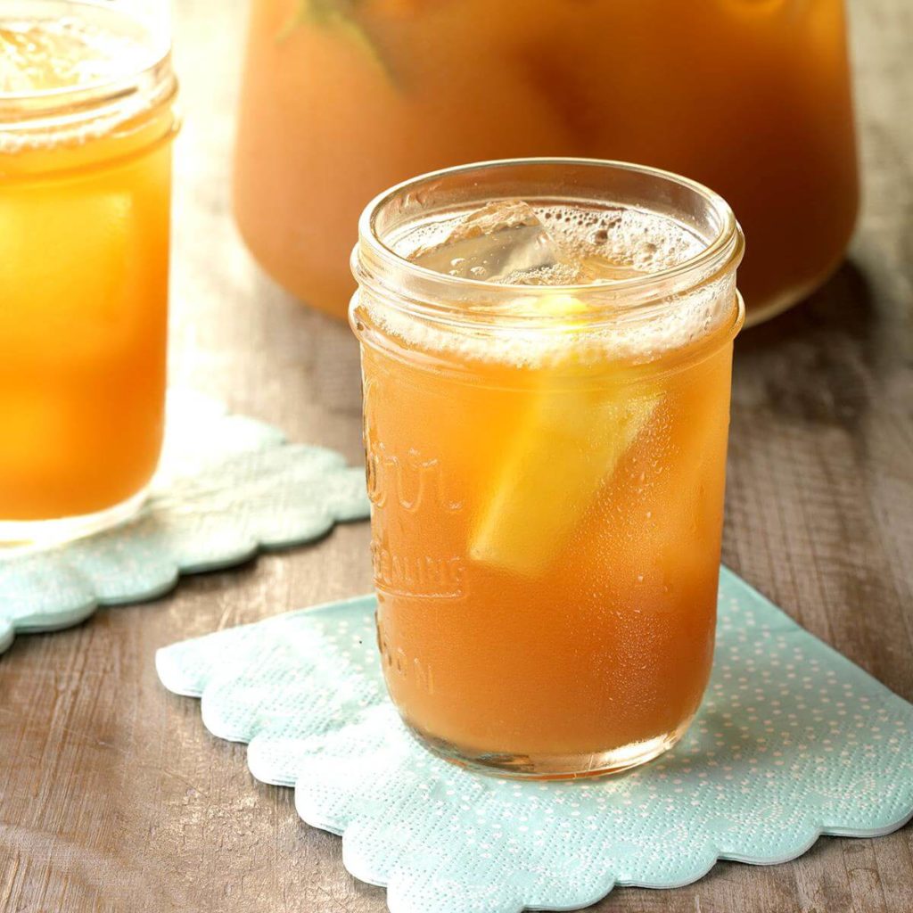 نوشیدنی چای سرد آناناس و لیمو برای رفع تشنگی در ماه رمضان