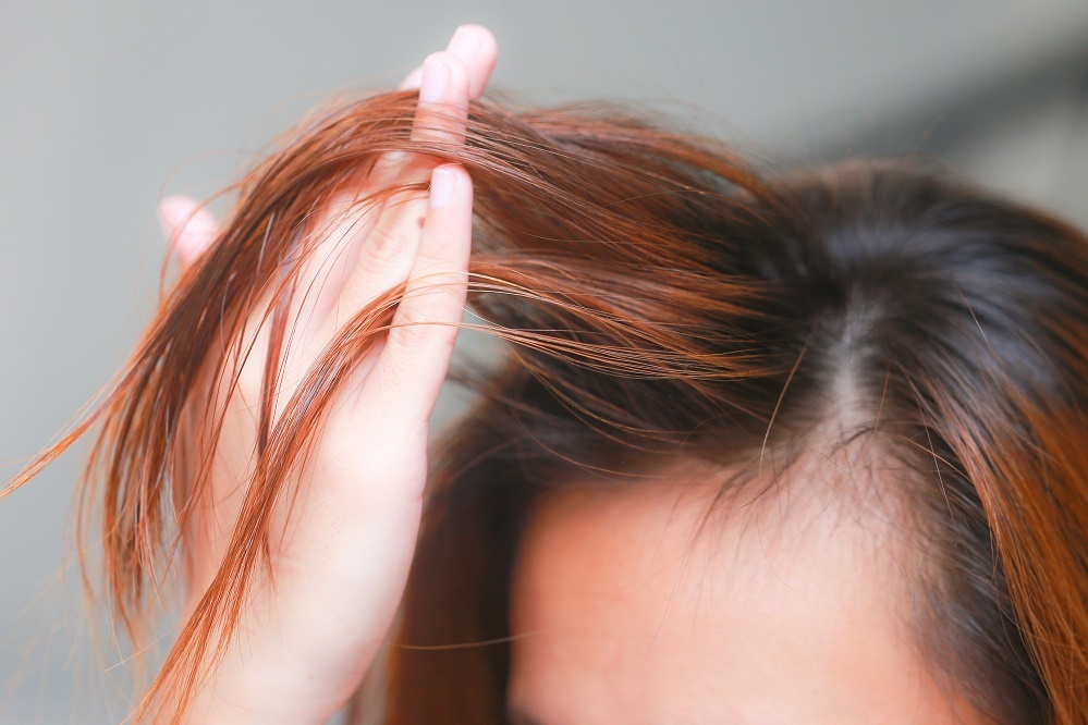 با کراتینه صاف یا لخت کردن موها رنگ مو بدرنگ می شود