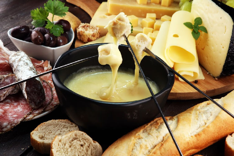غذای مشهور و معروف سوییس؛ نان و پنیر