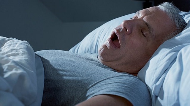آپنه خواب یا قطع تنفس در خواب برای علائم سکته قلبی مردان و زنان