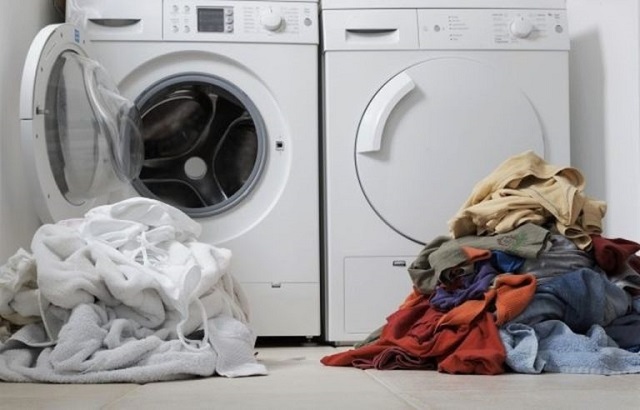 بهترین دمای آب ماشین لباسشویی برای شستن لباس‌های زیر کدام است؟