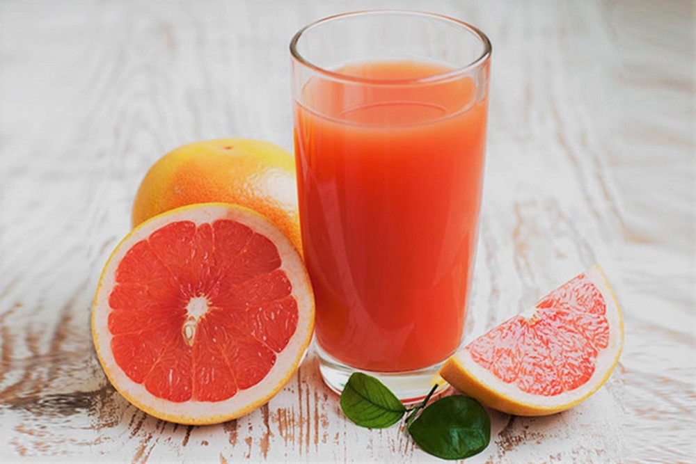 2- آب میوه‌های مفید برای سرماخوردگی؛ آبمیوه پرتقال و گریپ فروت