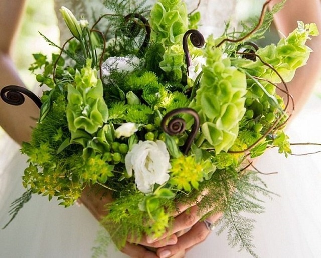 دسته گل عروس با گل‌های خاص زنگوله ایرلندی برای انتخاب گل پاییز و زمستان