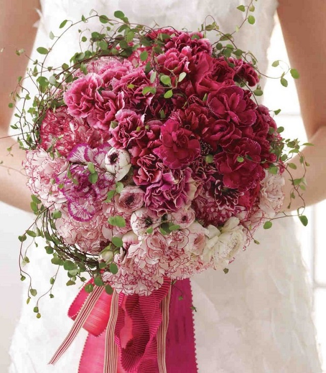 میخک صدپر؛ خاص‌ترین و زیباترین دسته گل‌های عروس برای زمستان با قیمت مناسب
