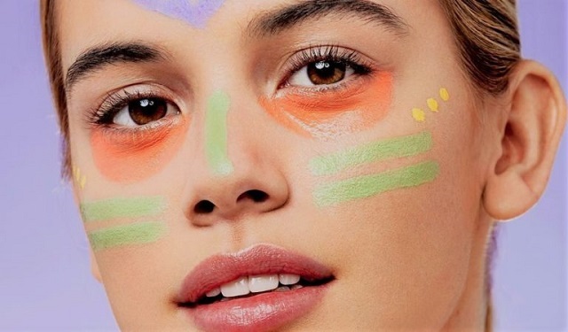 طیف‌های رنگی مختلف کانسیلر برای پوشاندن لکه‌ها و تیرگی‌های صورت و دور چشم
