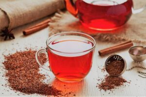 فواید چای قرمز یا چای رویبوس؛ کاهش فشار خون و بهبود اختلالات خواب