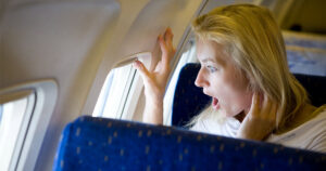 درمان ترس از سفر با هواپیما ؛ دلیل تکان‌های شدید هواپیما را بدانید