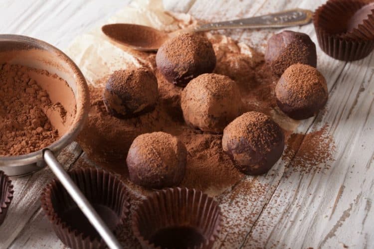 آموزش ساده ترافل شکلاتی بدون خامه ؛ یک دسر آسان برای ماه رمضان