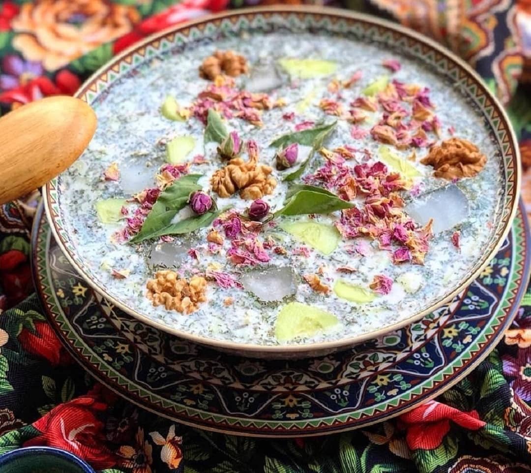 طرز تهیه آب دوغ خیار مجلسی با ترکیب دقیق سبزی