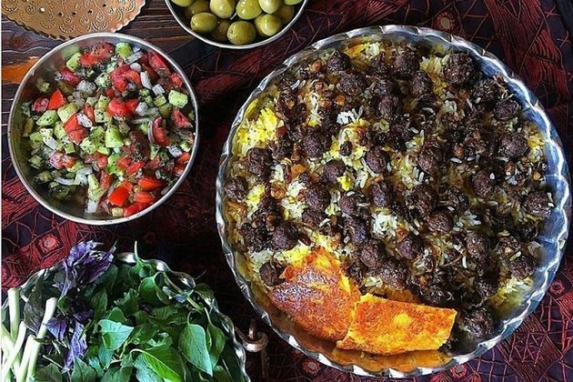 طرز تهیه قنبر پلو شیرازی مجلسی با گوشت قلقلی یا مرغ