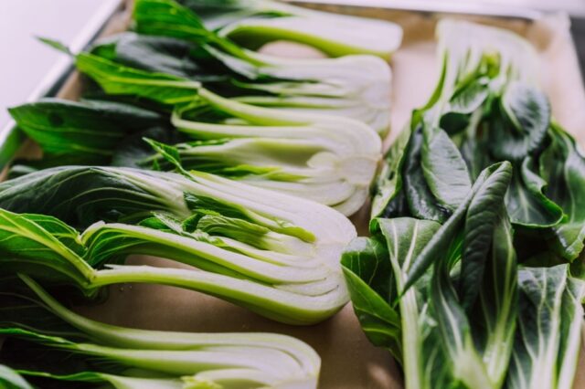 سبزیجات با برگ سبز مملو از ویتامین C و A برای جلوگیری از آلزایمر