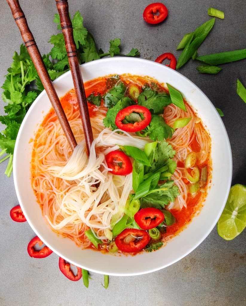 طرز تهیه سوپ نودل و سبزیجات به دو روش چینی و کره ای