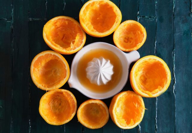چطور آب نارنج را برای درست کردن آب نارنج بگیریم؟