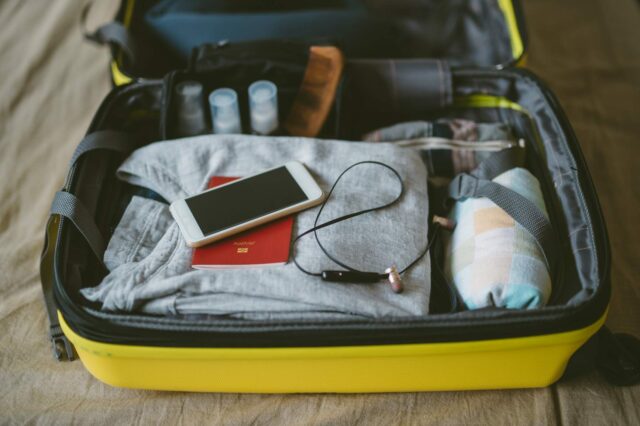 ترفندها و اصول بستن چمدان برای مسافرت- کیسه پلاستیکی به همراه داشته باشید