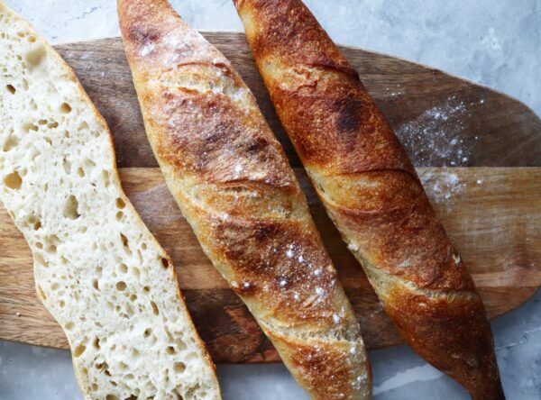 طرز تهیه نان باگت فرانسوی و نان همبرگر در خانه به ساده‌ترین روش