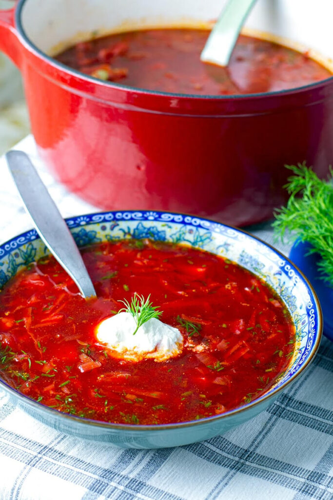 ارزش غذایی در هر وعده از سوپ برش روسی چقدر است؟