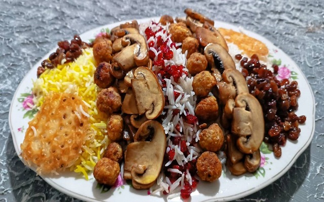 طرز تهیه قارچ پلو با گوشت چرخ کرده