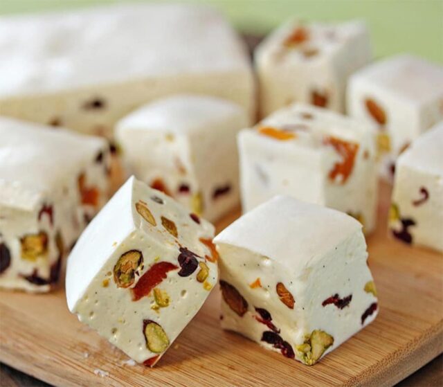 شیرینی نوقا از شیرینی های عید ترکیه