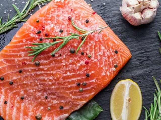 طرز تهیه ماهی سالمون رستورانی با سس پرتقال + فوت و فن‌ها و نکات مهم
