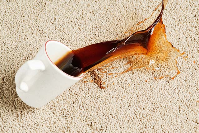 از بین بردن لکه چای یا قهوه از روی فرش ماشینی و دستباف