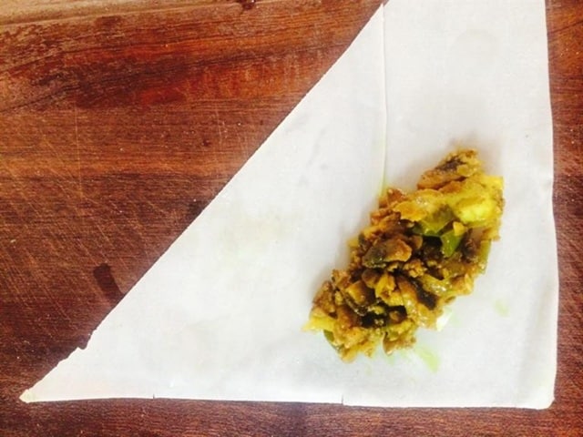 طرز تهیه بورک مرغ و قارچ در فر طرز تهیه بورک مرغ و قارچ در فر