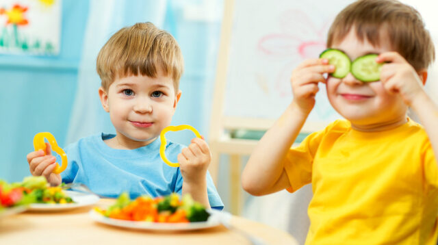 برای درمان بدغذایی کودکان میان‌وعده‌های سالم را تشویق کنید