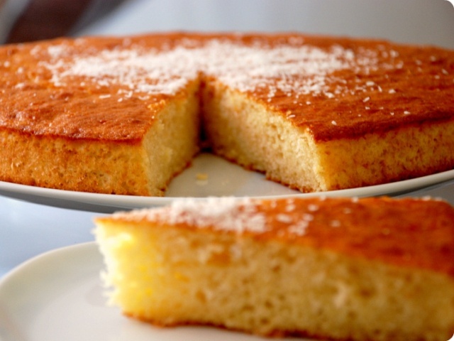 طرز تهیه کیک ساده صبحانه تابه‌ای بدون فر در 3 مرحله ساده