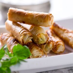 طرز تهیه بورک ترکی مرغ و قارچ در 4 مرحله ساده