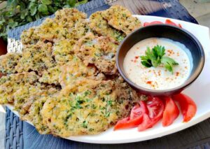 طرز تهیه املت لبنانی با سبزیجات تازه و سس تاهینی؛ املتی خوشمزه و ساده