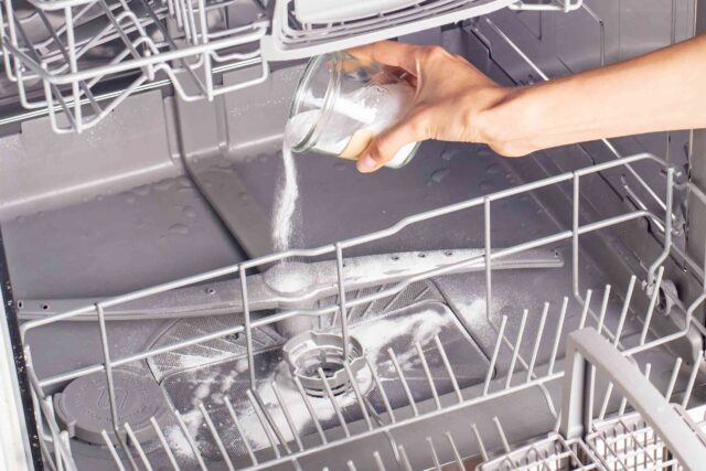 ضدعفونی کردن ماشین ظرفشویی با مواد غیر شیمیایی