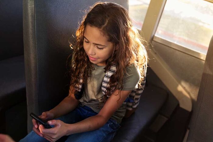 مضرات شبکه های اجتماعی برای کودکان و بزرگسالان+ فواید فضای مجازی