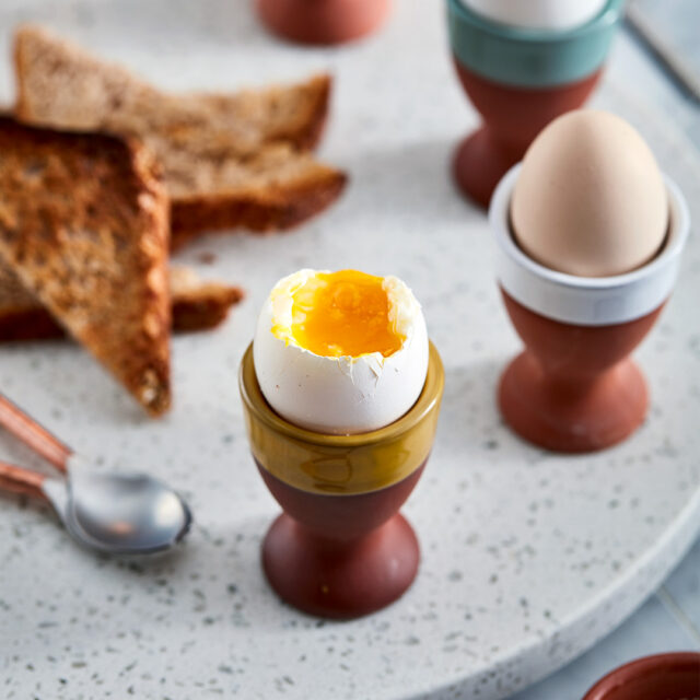 انواع روش‌ های پخت تخم‌ مرغ خوشمزه؛ از نیمرو هتلی تا تخم مرغ عسلی و املت