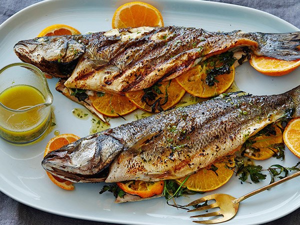بهترین طرز تهیه ماهی سفید شکم پر مجلسی و فوت و فن مزه‌دار کردن ماهی